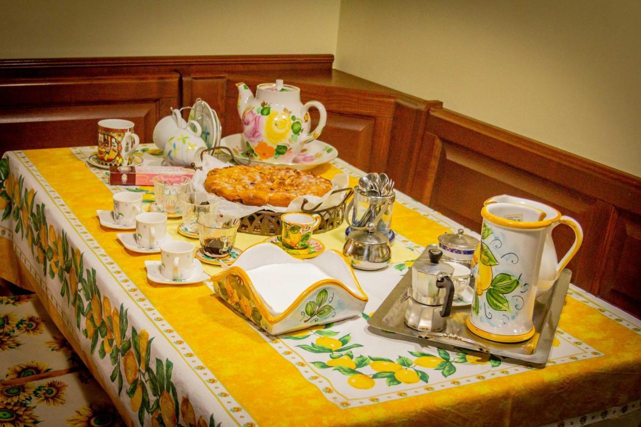 Bed & Breakfast Kalinka Bed and Breakfast Motta SantʼAnastasia Exterior foto